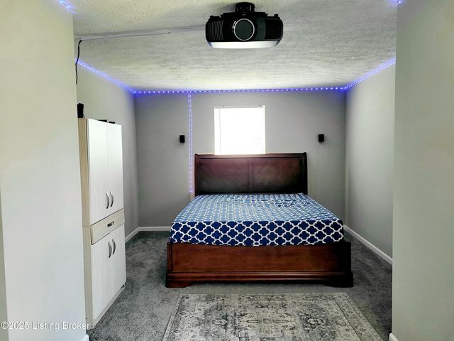 6912 Beckingham Blvd, Louisville, KY 40299
