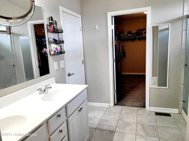 6912 Beckingham Blvd, Louisville, KY 40299