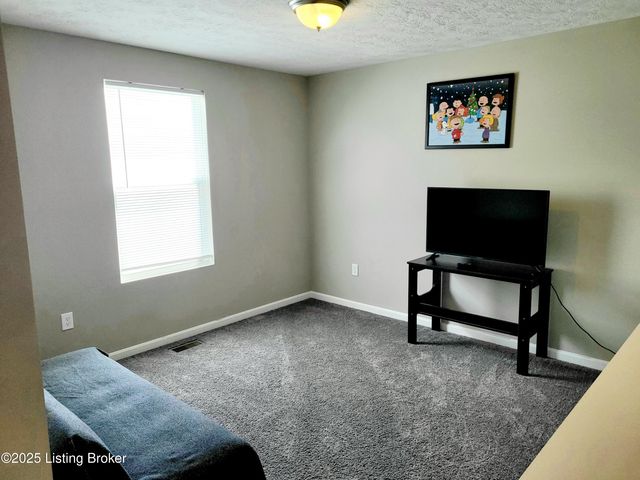 6912 Beckingham Blvd, Louisville, KY 40299