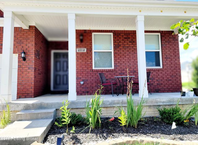 6912 Beckingham Blvd, Louisville, KY 40299