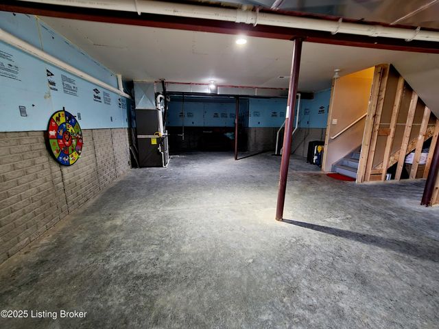 6912 Beckingham Blvd, Louisville, KY 40299