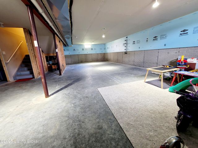 6912 Beckingham Blvd, Louisville, KY 40299
