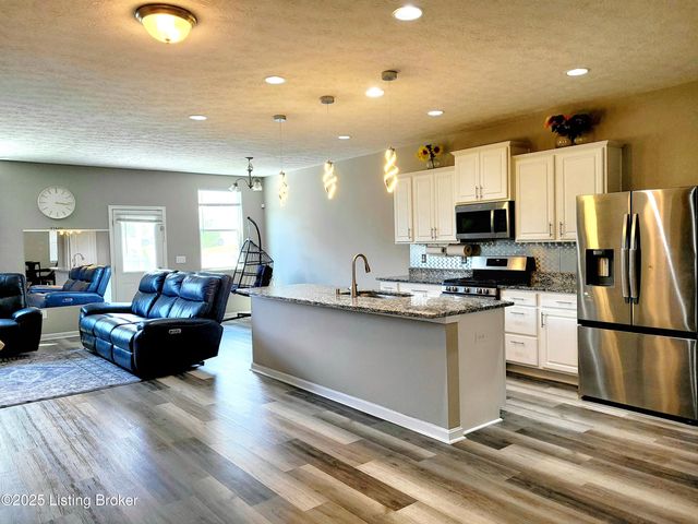6912 Beckingham Blvd, Louisville, KY 40299