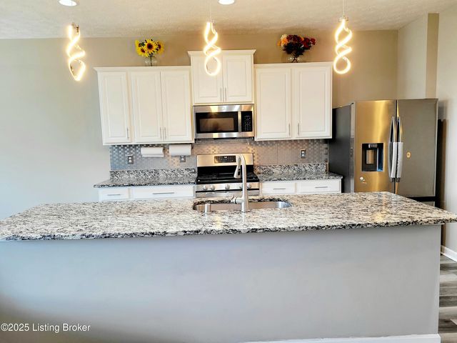 6912 Beckingham Blvd, Louisville, KY 40299