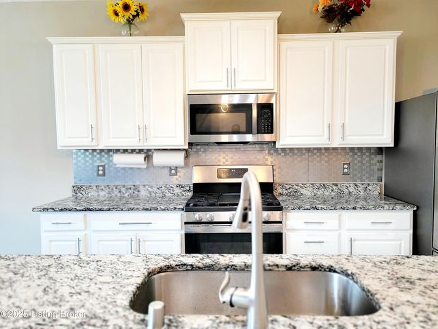 6912 Beckingham Blvd, Louisville, KY 40299