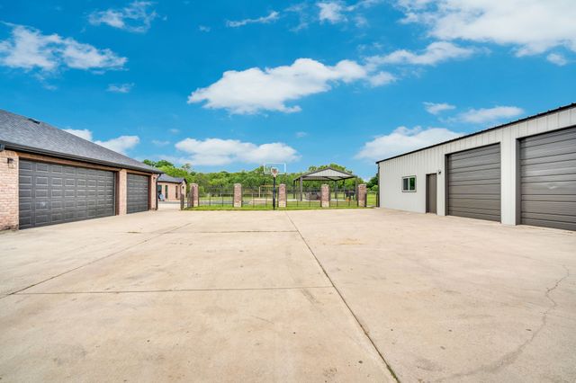 6624 Shadow Valley Drive, Burleson, TX 76028