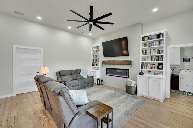 6624 Shadow Valley Drive, Burleson, TX 76028
