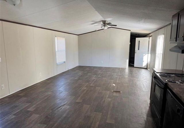 511 County Road 2218, Cleveland, TX 77327