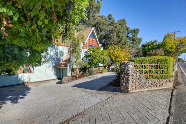 2851 Garden Hwy, Sacramento, CA 95833