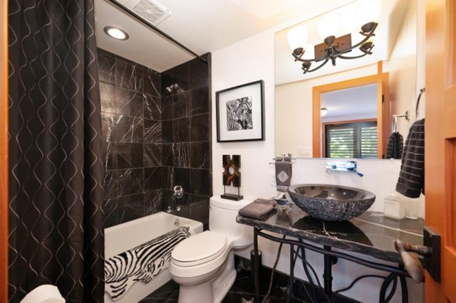 2851 Garden Hwy, Sacramento, CA 95833