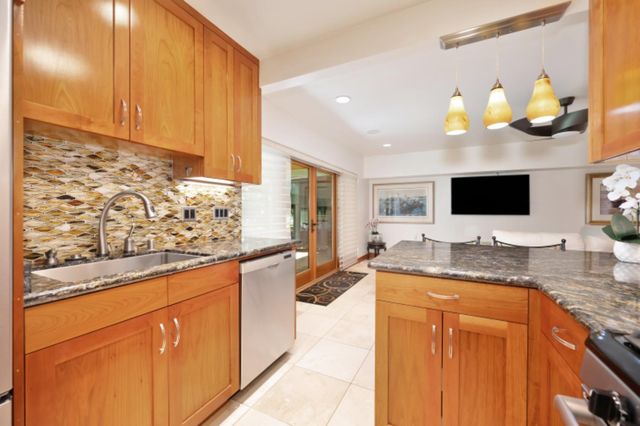 2851 Garden Hwy, Sacramento, CA 95833