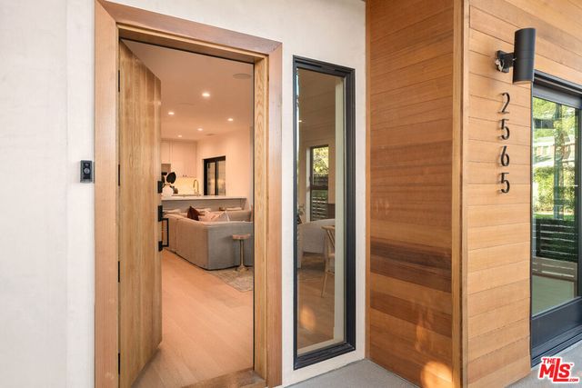 2565 Veteran Avenue, Los Angeles, CA 90064