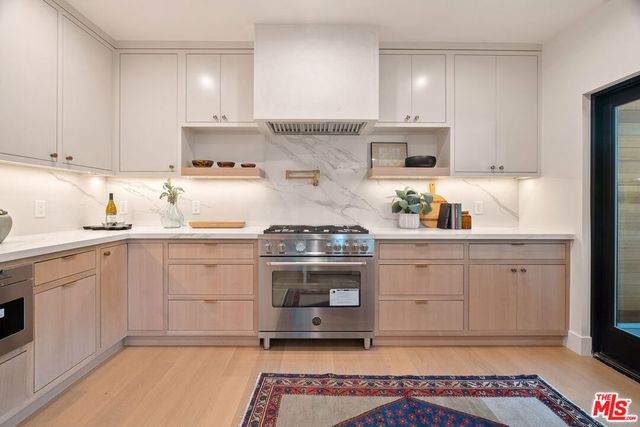 2565 Veteran Avenue, Los Angeles, CA 90064