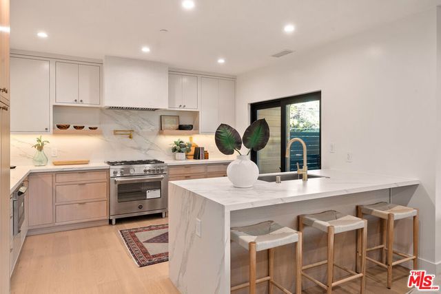 2565 Veteran Avenue, Los Angeles, CA 90064