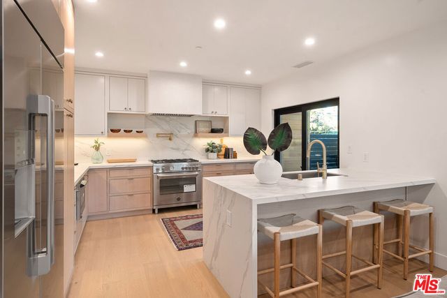 2565 Veteran Avenue, Los Angeles, CA 90064