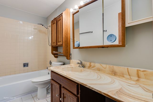 966 CUMBERLAND Court A1, Roselle, IL 60172