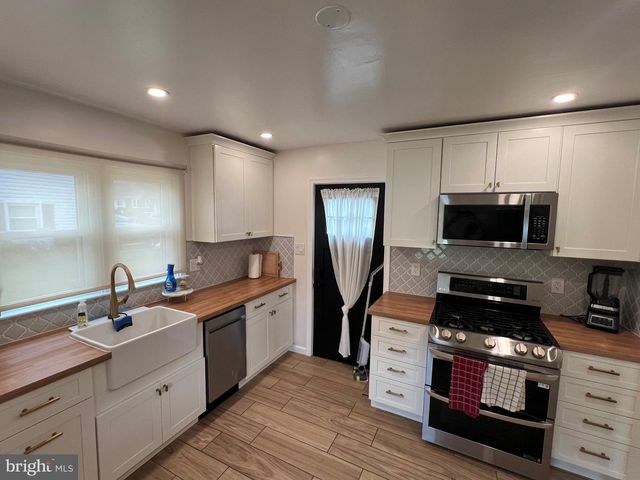 6017 BLACK FRIARS CIR, Baltimore, MD 21228