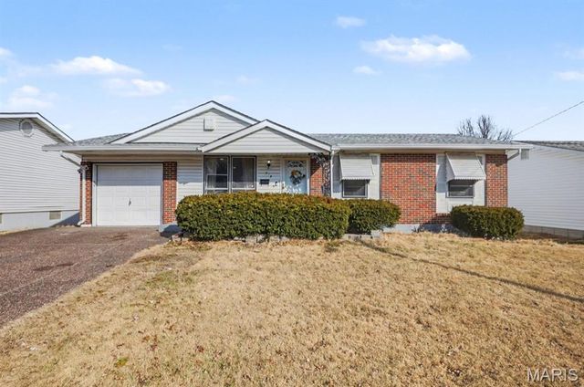 915 Shamrock Drive, Hazelwood, MO 63042