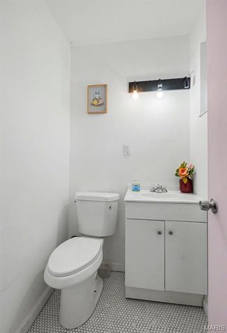 915 Shamrock Drive, Hazelwood, MO 63042