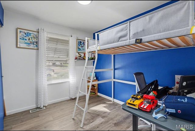 915 Shamrock Drive, Hazelwood, MO 63042