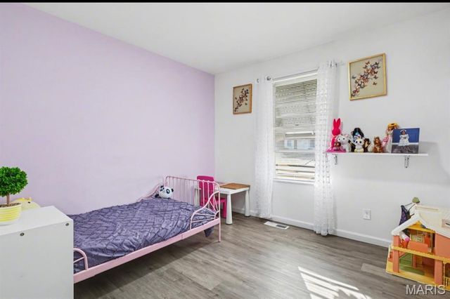 915 Shamrock Drive, Hazelwood, MO 63042