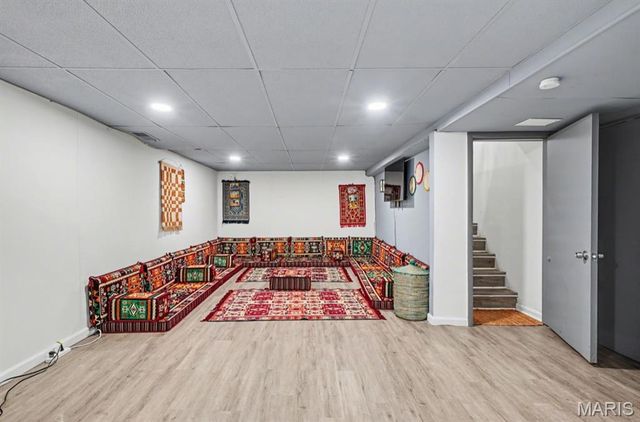 915 Shamrock Drive, Hazelwood, MO 63042