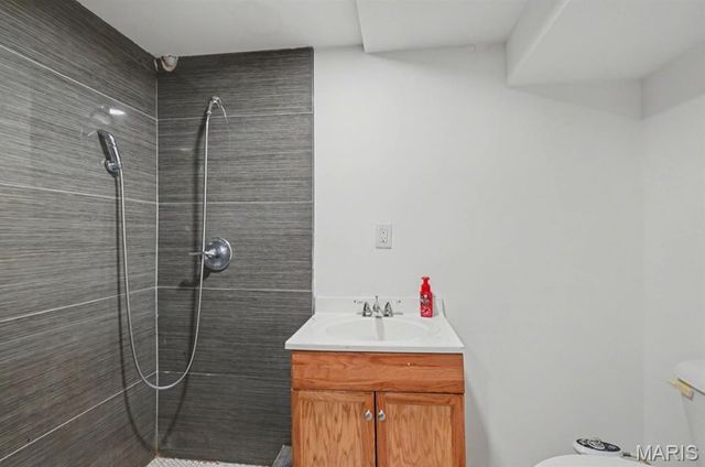 915 Shamrock Drive, Hazelwood, MO 63042