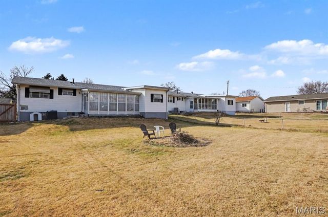 915 Shamrock Drive, Hazelwood, MO 63042