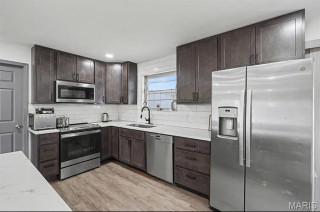 915 Shamrock Drive, Hazelwood, MO 63042