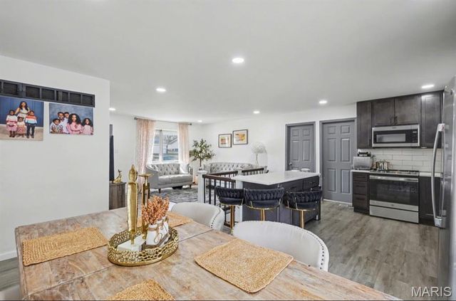 915 Shamrock Drive, Hazelwood, MO 63042