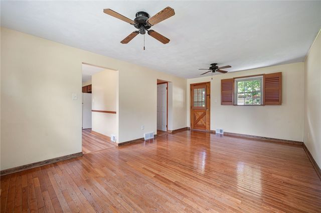 7113 Dumbarton Pl, Bethel Park, PA 15102