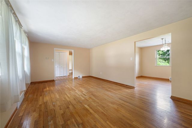 7113 Dumbarton Pl, Bethel Park, PA 15102