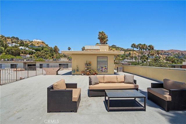 1539 N Laurel Avenue 202, Los Angeles, CA 90046