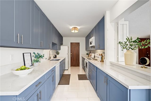 1539 N Laurel Avenue 202, Los Angeles, CA 90046