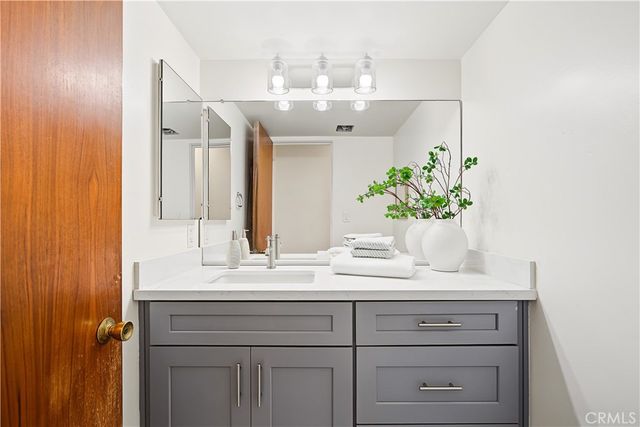 1539 N Laurel Avenue 202, Los Angeles, CA 90046
