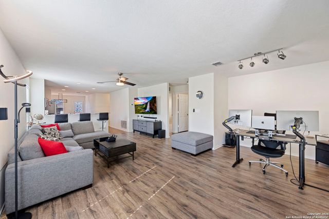 10211 Reyes, San Antonio, TX 78254