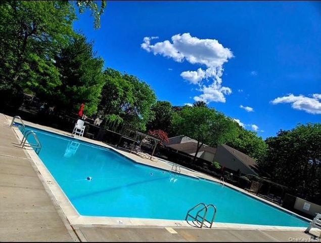214 Springmeadow Drive I, Holbrook, NY 11741