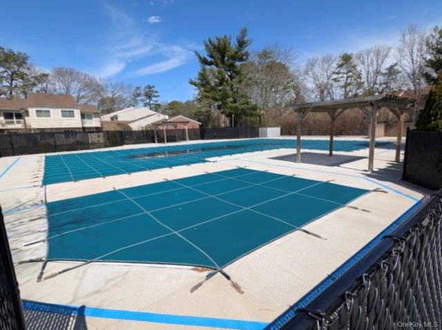 214 Springmeadow Drive I, Holbrook, NY 11741
