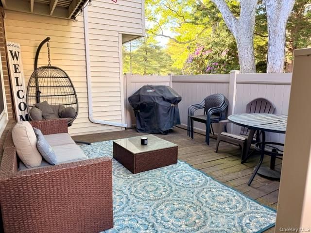 214 Springmeadow Drive I, Holbrook, NY 11741
