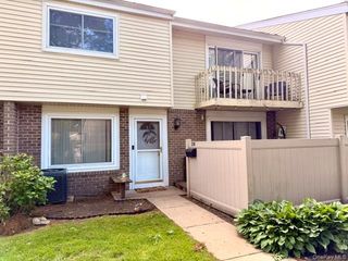 214 Springmeadow Drive I, Holbrook, NY 11741
