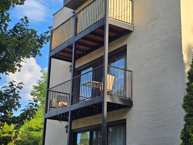 1711 W Jarvis Avenue 201, Chicago, IL 60626