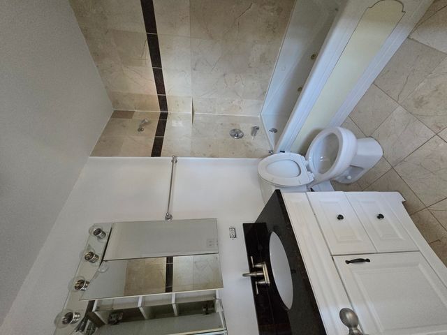 1711 W Jarvis Avenue 201, Chicago, IL 60626