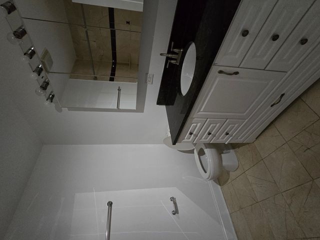 1711 W Jarvis Avenue 201, Chicago, IL 60626