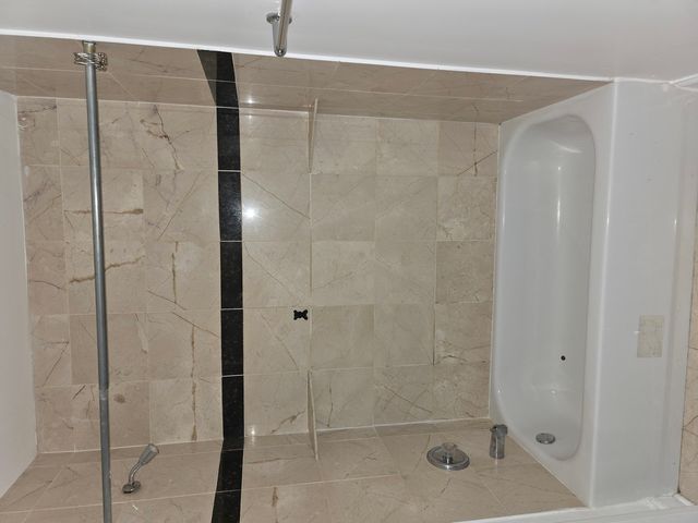 1711 W Jarvis Avenue 201, Chicago, IL 60626