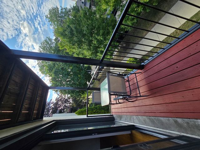 1711 W Jarvis Avenue 201, Chicago, IL 60626
