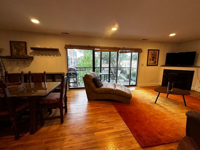 1711 W Jarvis Avenue 201, Chicago, IL 60626