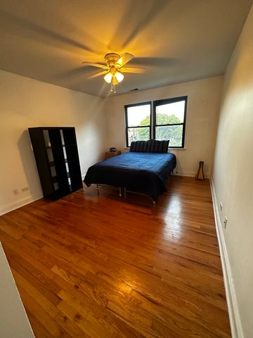 1711 W Jarvis Avenue 201, Chicago, IL 60626