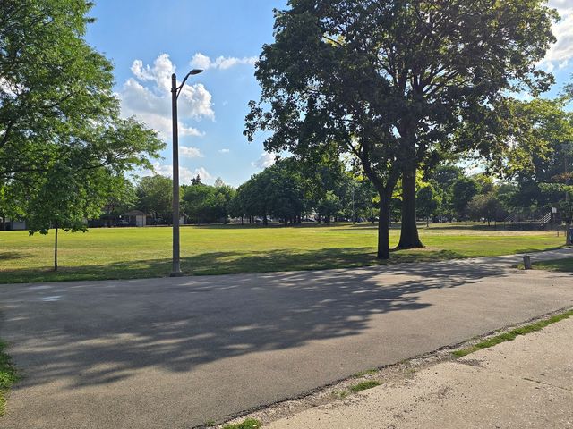 1711 W Jarvis Avenue 201, Chicago, IL 60626