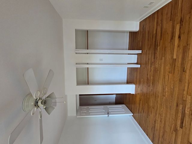 1711 W Jarvis Avenue 201, Chicago, IL 60626