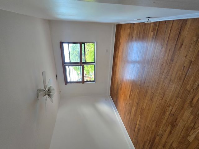 1711 W Jarvis Avenue 201, Chicago, IL 60626